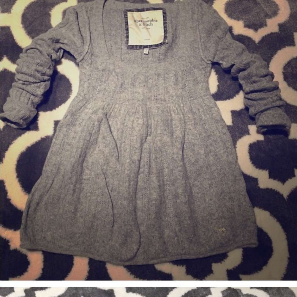 ⭐️FINAL⭐️Abercrombie & Fitch Sweater